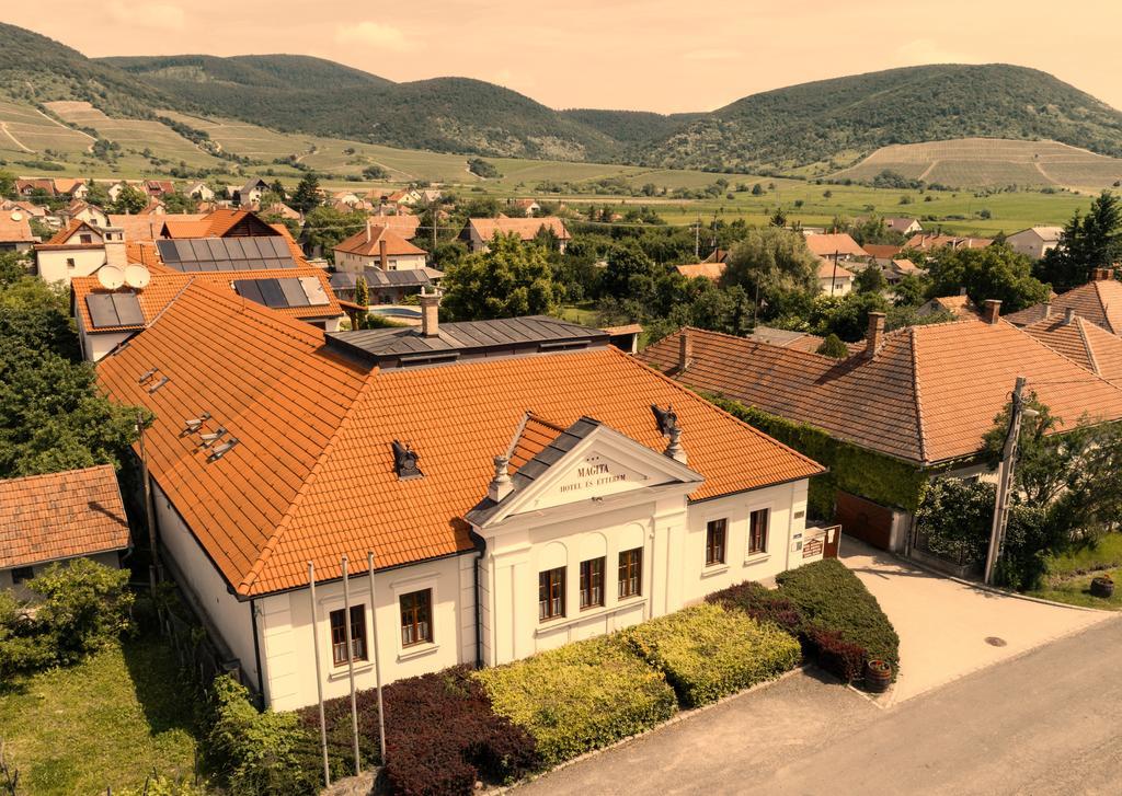 Magita Hotel Basko Екстер'єр фото
