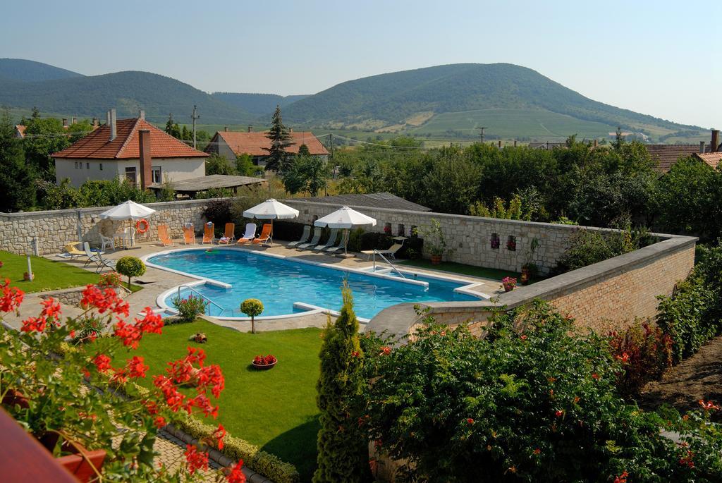 Magita Hotel Basko Екстер'єр фото