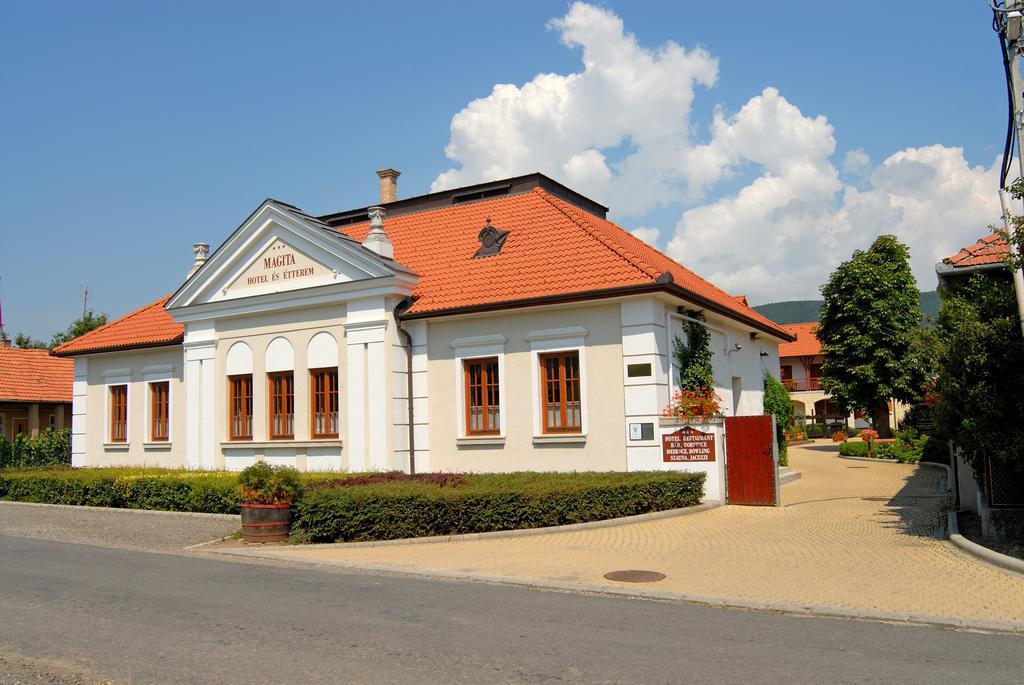Magita Hotel Basko Екстер'єр фото
