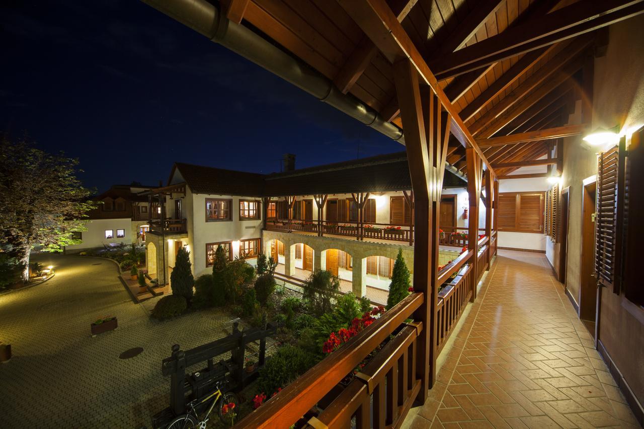 Magita Hotel Basko Екстер'єр фото